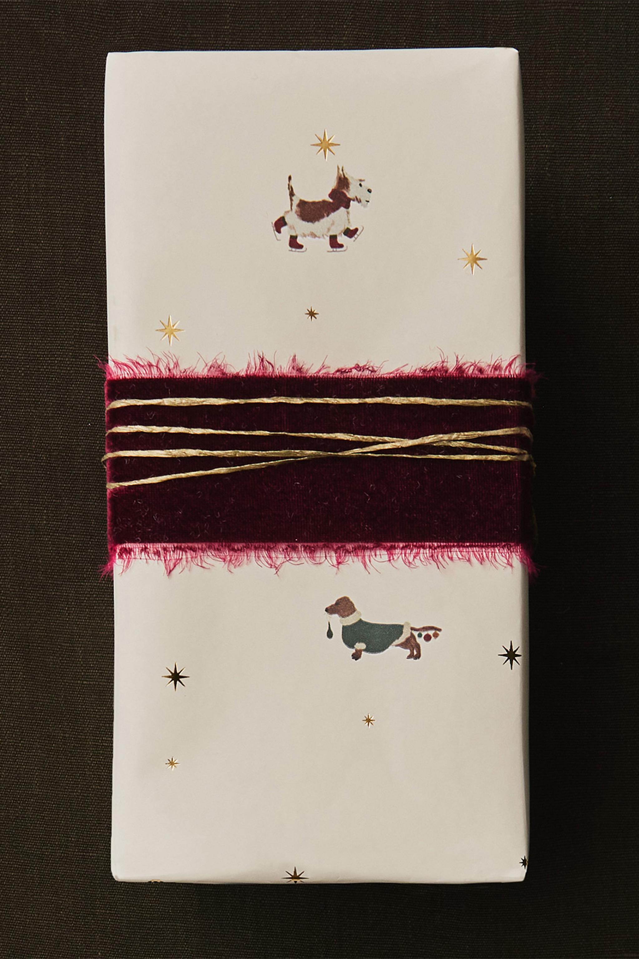 DOG CHRISTMAS GIFT WRAPPING PAPER